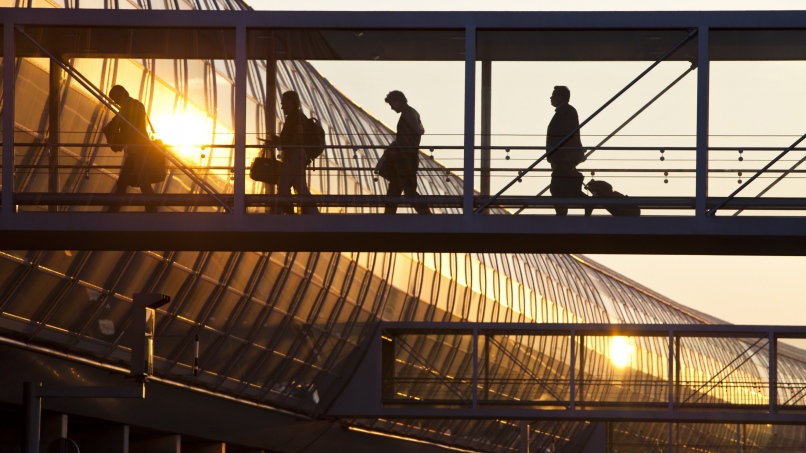 Lever de soleil sur la passerelle de debarquement du Hall K, Terminal 2E Paris-Charles de Gaulle
