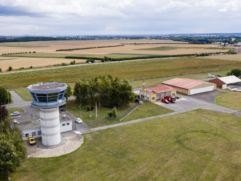 Photographie de l'aérodrome Pontoise-Cormeilles  © Zoo Studios Photographie