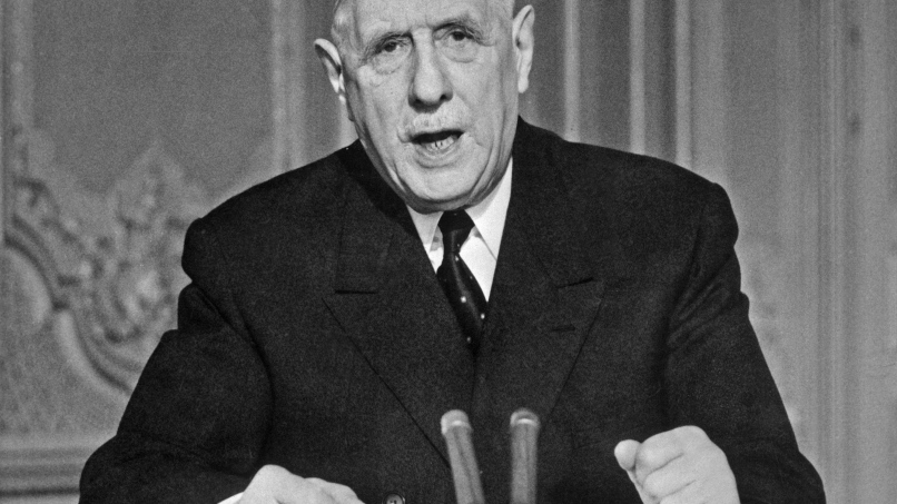 Le general Charles de Gaulle, president francais, lors d'une allocution televisee le 24 mai 1968. Il annonce le referendum sur la regionalisation et le Senat (La reforme oui, la chienlit non !)   --  French president Charles de Gaulle during speech at television on may 24, 1968